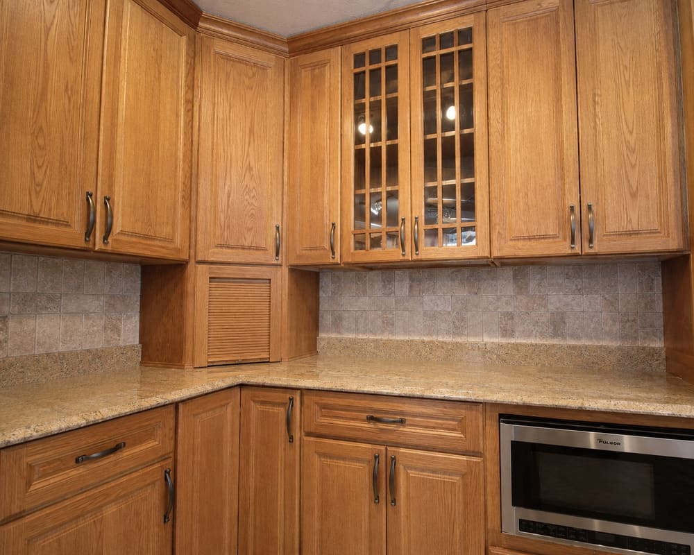 Dallas–Fort Worth kitchen before cabinet painting, with dated honey-oak stained cabinets